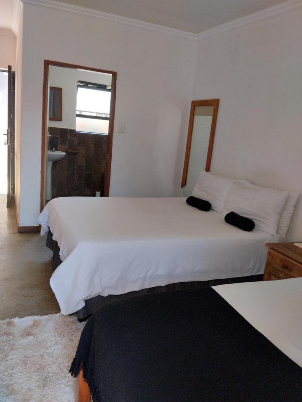 Woodpecker Guesthouse Миделбург Екстериор снимка